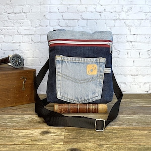 kleine Umhängetasche, kleine Jeanstasche Upcycling, Umhängetasche klein, Umhängetasche Mädchen, Nachhaltige Geschenkidee für Mädchen