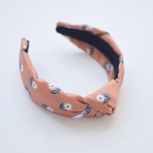 Women&#39;s Knot Headbands, Daisy Knot Headband, Women&#39;s Headband, Knotted Headband, Blue, Flowers, Gift, Adult headband, Mother&#39;s Day, Top Knot