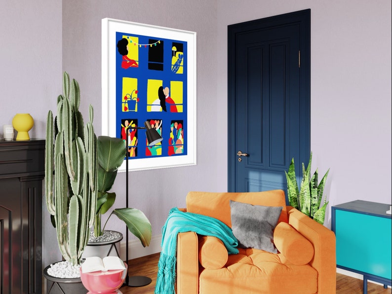 K&ouml;nnte beinhalten: Ein gerahmter Wandkunstdruck mit einem Raster aus neun Fenstern vor einem tiefblauen Hintergrund. Jedes Fenster zeigt farbenfrohe, stilisierte Figuren und Innenszenen in leuchtenden Gelb-, Rot- und Gr&uuml;nt&ouml;nen, eingefasst in einem schlichten wei&szlig;en Rahmen.