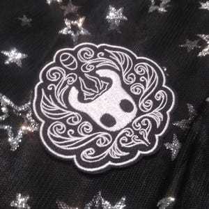 Écusson brodé chevalier creux