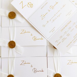 Faire-part en feuille d'or, faire-part de mariage de luxe, faire-part pliable, faire-part de mariage élégant, carte d'invitation avec ruban et sceau