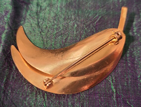 1960s Costume Jewelry Gold Tone Leaf Brooch - image 2