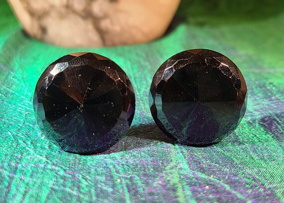 1950s/1960s Black Plastic Faceted Clip-On Earrings - image 1