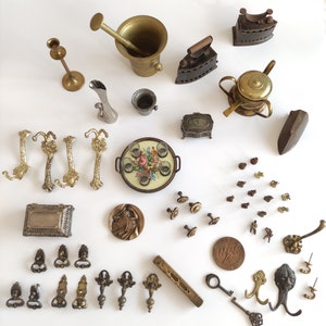 Antike Kupfer Ornamente. 1850er Mörser, Bügeleisen, Kurzgetränke Set, Spirit Level, Schmuckkästchen