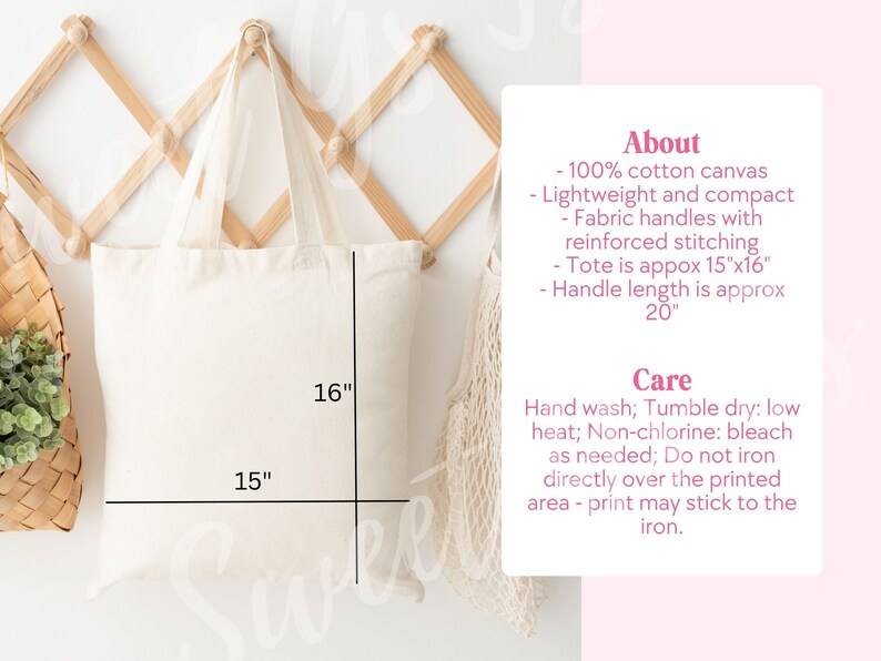 Puede incluir: Una bolsa de lona blanca con asas de tela. La bolsa mide 38 cm de ancho por 41 cm de alto. La bolsa de lona est&aacute; colgada en un estante de pared de madera. El texto "About" y "Care" est&aacute; impreso en una tarjeta blanca junto a la bolsa. El texto describe el material, el tama&ntilde;o y las instrucciones de cuidado de la bolsa.