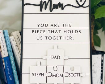 Mama Puzzle Zeichen Muttertagsgeschenk von Kindern Ehemann individuell graviertes Holzschild Stück das uns zusammenhält Oma Geschenk Personalisiertes Unikat