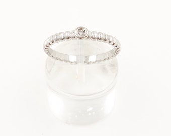 Band ring gemaakt van 8 kt witgoud met 0.03 ct diamant gr 54 EU