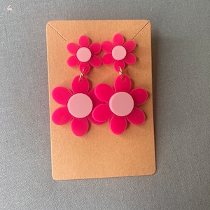 Mod Dangling Flower Power Earrings