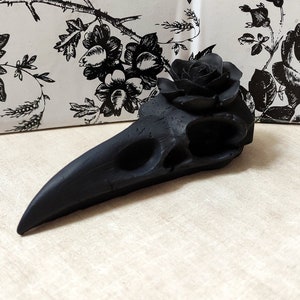 Mini Rose Crow Skull Figurine: Macabre Goth Home Decor