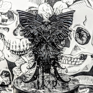 Arte de parede 3D Rainha das Fadas Sombrias, Decoração de Fadas Góticas e Caprichosas, Escultura em Relevo Mágica de Fantasia Sombria, Enfeite de Parede Místico de Fadas • Várias Cores!
