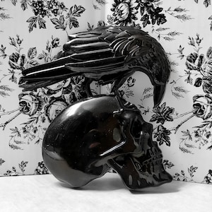 NEVERMORE Skull & Raven Resin Wall Hanging • 7.75" Edgar Allan Poe Plaque • Macabre Horror Décor • Dark Academia Art • Gothic Poetry Gift