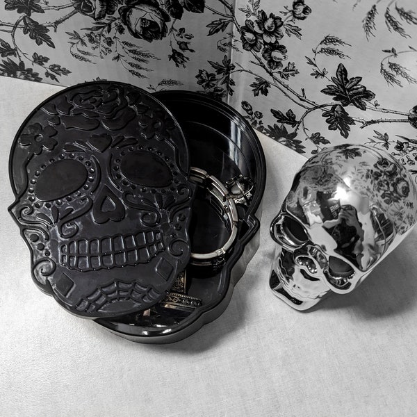 Large SUGAR SKULL Catch-All Dish • Black Resin Jewelry/Storage Box • Spooky Macabre/Horror Goth Décor • Creepy/Cute Unique Dark Gothic Gift