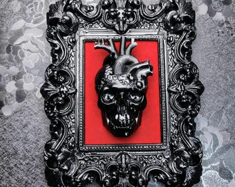 Tenture murale tête de mort gothique/coeur anatomique | Cadre baroque noir fleuri | Art esthétique sombre | Curiosités macabres effrayantes | Décoration gothique effrayante