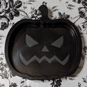 Jack-o'-Lantern Catch All Dish • Gothic Resin Pumpkin Trinket Tray • Many Colors! • Spooky Season Halloween Decor • Creepy Witchy Fall Decor