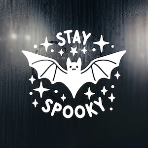 BLEIBE SPOOKY FLEDERMAUS | Auto Aufkleber | Gothic Autozubehör | Gothic Fensterakzent | Witchy Laptop Aufkleber | Gruseliger Aufkleber | Fledermäuse Autoaufkleber