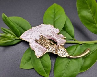 Vintage calla broche met emaille en strass steentjes.