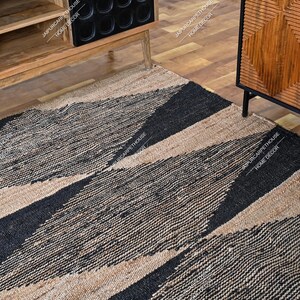 Gestreifter handgemachter getufteter Hanfteppich Läufer aus Hanf in Schwarz und Beige