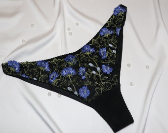 Braguitas brasileñas de malla negra – Lencería azul con bordado floral