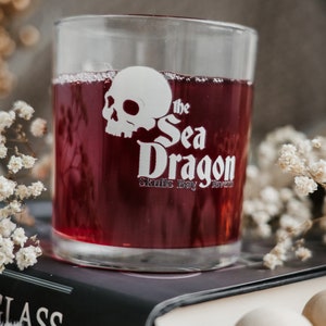 Throne of Glass Bar Glass | Skulls Bay | The Sea Dragon | Sarah J Maas | Gift for Book Lovers | Bookish Bar Glass