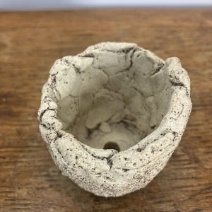 Handgemachter Übertopf aus Steinzeug-Ton, rustikaler Kaktus-Sukkulententopf