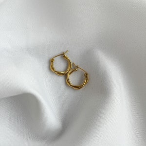 Medusa earrings - twisted, hoops, hoops, huggie, gold earrings, small earrings, elegant earrings, simple earrings, gold earrings