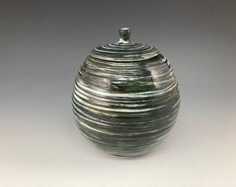Jarrón de cerámica Frith Pot para galletas de alta temperatura - Cerámica en blanco y negro