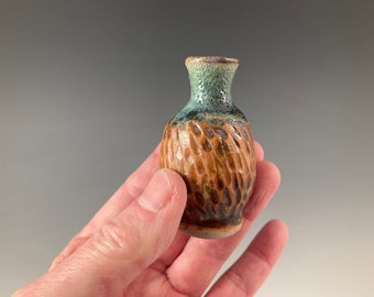 Minijarrón de gres: Cerámica de alta temperatura, decoración en azul, verde y naranja