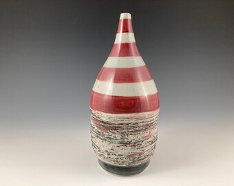 Jarrón de gres de alta temperatura: esmaltado en rojo, negro y blanco - Julie Frith Ceramics