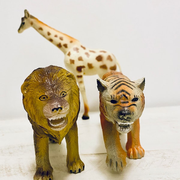 3 Vintage Animals TIGER LION GIRAFFE Rubber Plastic Antique Made in China Play Toy Lot Fabulous Wild Circus Set Zoo Safari