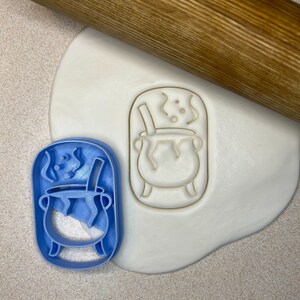 Potion cauldron cookie cutter by Treats&Prints