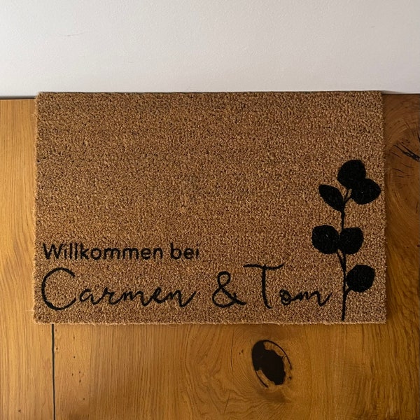 Personalisierte Fußmatte "Willkommen bei..." Eukalyptus Zweig