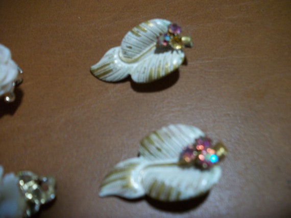 Vintage 3 sets of clip earrings rose, leaf and re… - image 4