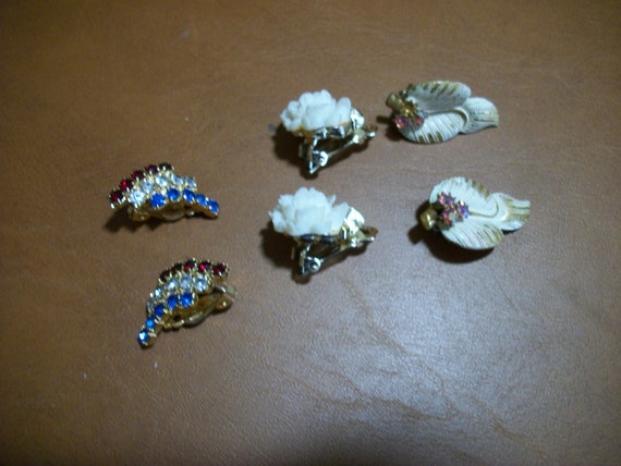 Vintage 3 sets of clip earrings rose, leaf and re… - image 8