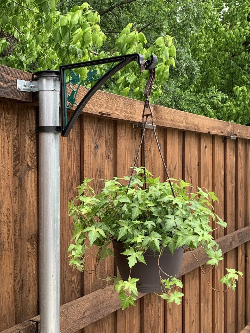 2 PCS Hangs EZ Fence Post Hangers With Ivy Insertsplant Hanger