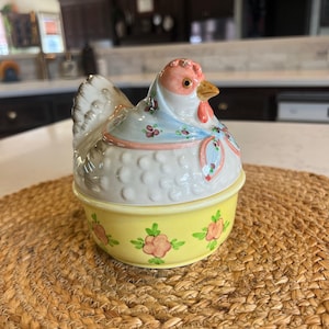 Vintage 1981 FITZ & FLOYD Porcelain Chicken Hen Covered Dish Nesting Candy Dish