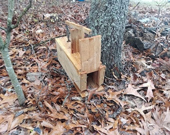 Pequeña trampa de madera de cedro para ardillas, conejos y ratas.