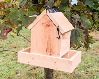 Comedero colgante para pájaros hecho a mano con pino amarillo, sistema de alimentación automática