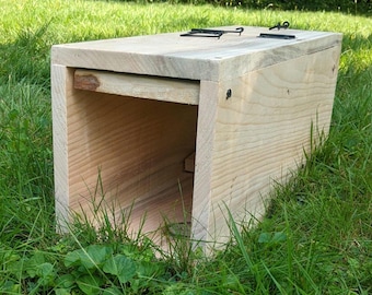 Trampa de madera humanitaria: Diseño sensible y fácil de instalar (8" x 10")