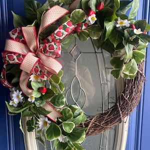 Strawberry Grapevine Wreath: Summer Daisy Gingham Decor