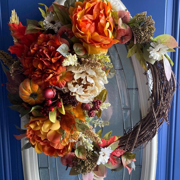 Corona de otoño de vid: calabazas de terciopelo y cinta de arpillera