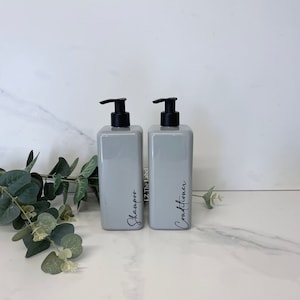 Personalisierte graue quadratische 500ml Plastikflasche mit Pumpe / wiederverwendbar, nachfüllbar / Badezimmer / Shampoo, Conditioner, Körperwäsche usw