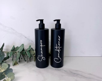 Personalisierte schwarz matt 500ml Plastikflasche mit Pumpe / wiederverwendbar, nachfüllbar / Badezimmer / Toilettenartikel / Shampoo, Conditioner, Körperwäsche etc