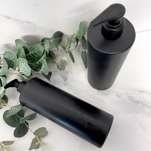 Personalised Black Matte 500ml Plastic Bottle With Pump / Reusable, Refillable / Bathroom / Toiletries / Shampoo, Conditioner, Body Wash etc