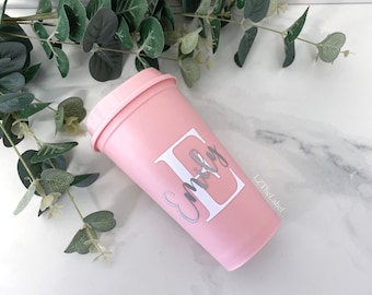 Tasse à café personnalisée de style Starbucks rose 16 oz 470 ml avec couvercle / Réutilisable / Rechargeable / Tasse chaude / Mug de voyage / Cadeau pour elle / Enterrement de vie de jeune fille