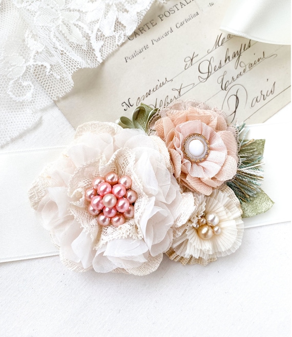 brooch for bridesmaid dress 7 Wedding dress brooch ideas