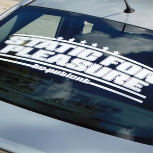 Puede incluir: Pegatina de vinilo blanco en la ventana de un coche que dice "Static For Sure" con las palabras "be-patient" debajo.