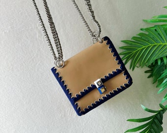 Auténtico bolso kan pequeño de cuero vintage Fendi con puntada de látigo