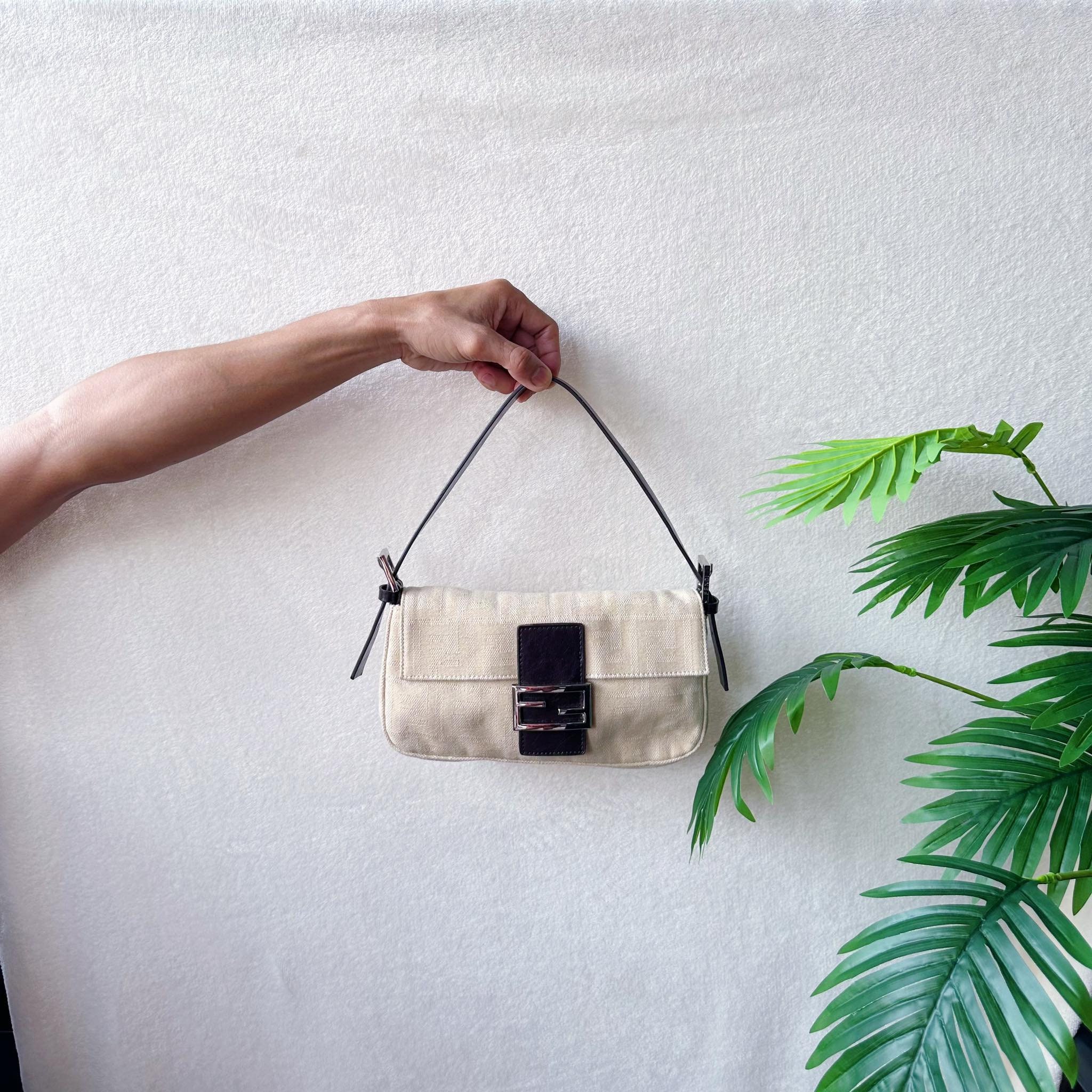Fendi baguette hotsell bag vintage