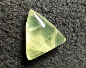 Natural Prehnite 3mm-15mm Trillion Cabochon Loose Gemstone 3mm 4mm 5mm 6mm 7mm 8mm 9mm 10mm 11mm 12mm 13mm 14mm 15mm AAA+A Top Quality 100%