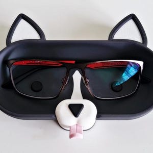 Eyeglass holder